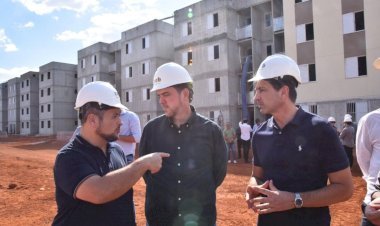 Vilela vistoria construção de 768 apartamentos populares em Aparecida