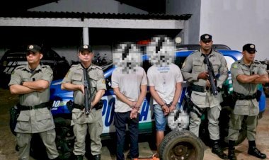 POLÍCIA MILITAR REALIZA A PRISÃO DE DOIS INDIVÍDUOS POR FURTO DE VEÍCULO EM MINAÇU