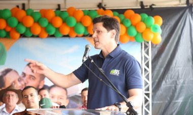 Daniel Viela entrega casas em São Francisco e destaca de moradias dão oportunidade e dignidade para as famílias