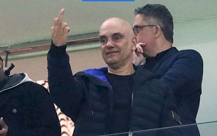 Alexandre de Moraes faz gesto obsceno em jogo do Corinthians, horas após ser alvo de Trump