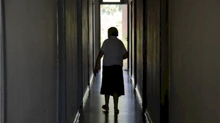 Goiás passa a ter lei de conscientização e prevenção de quedas de idosos